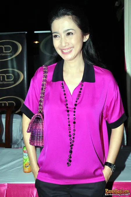 Foto Desy Ratnasari