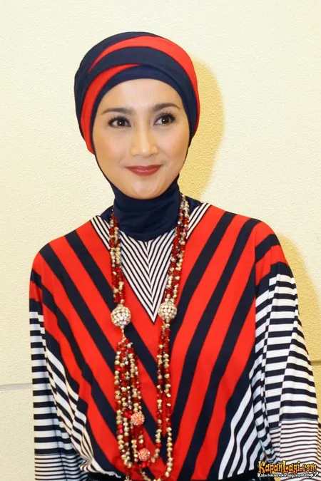 Foto Desy Ratnasari