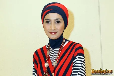 Foto Desy Ratnasari