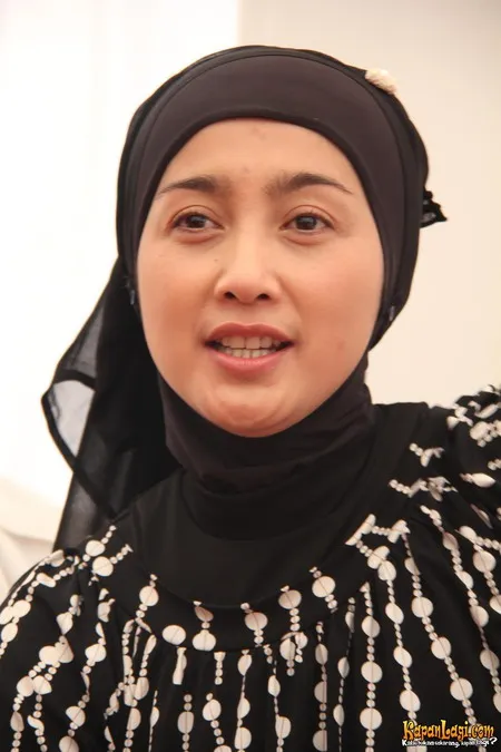 Foto Desy Ratnasari