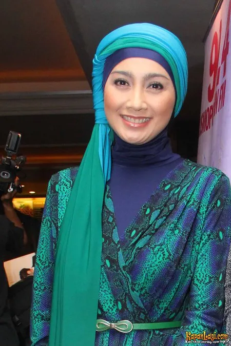 Foto Desy Ratnasari