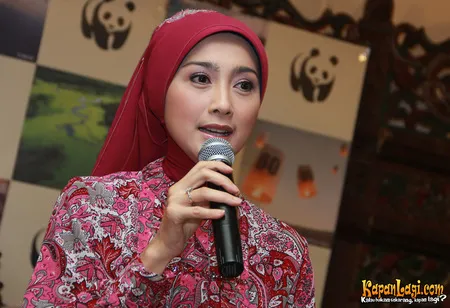 Foto Desy Ratnasari