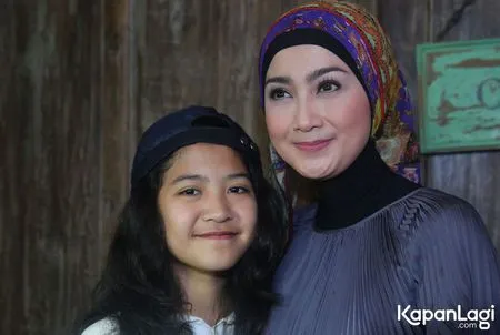 Foto Desy Ratnasari