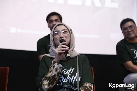 Foto Desy Ratnasari