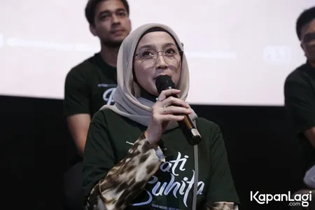 Foto Desy Ratnasari