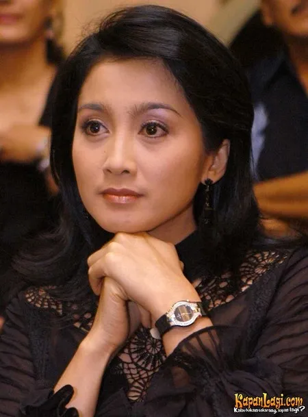Foto Desy Ratnasari