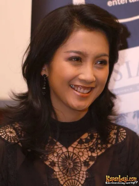 Foto Desy Ratnasari