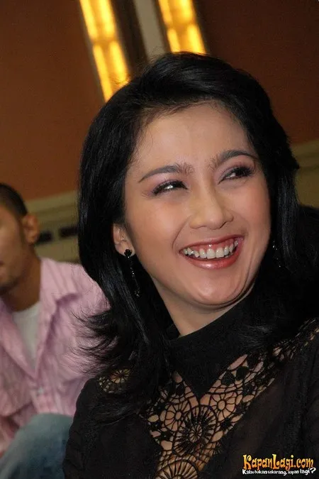 Foto Desy Ratnasari