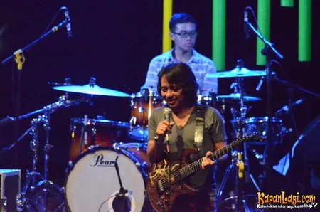 Foto Dewa Budjana