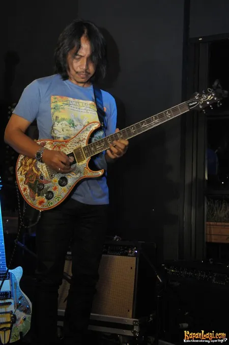Foto Dewa Budjana