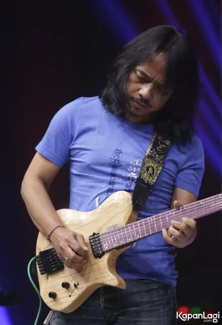 Foto Dewa Budjana