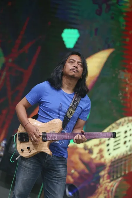 Foto Dewa Budjana
