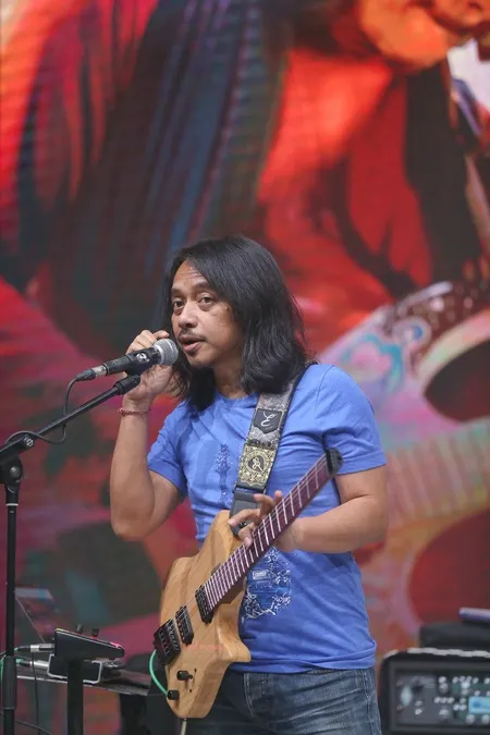 Foto Dewa Budjana