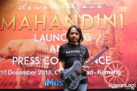 Foto Dewa Budjana