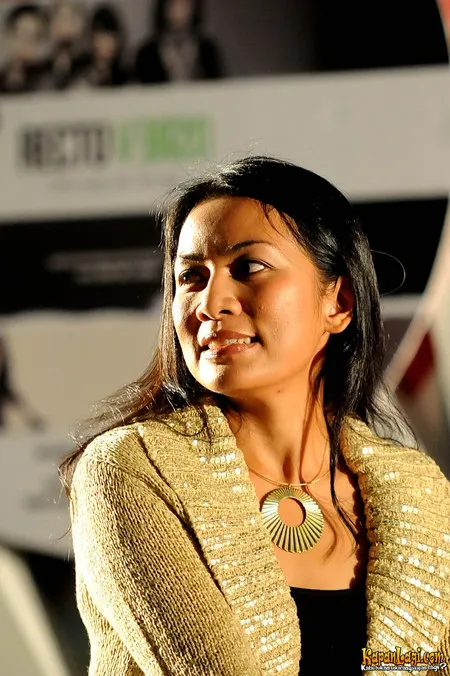 Foto Dewi Lestari