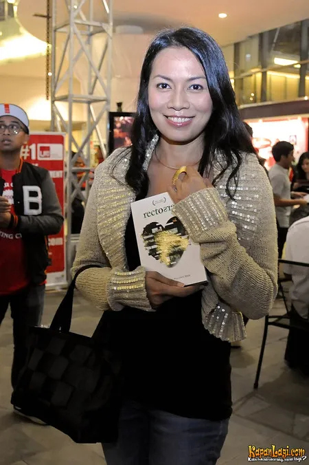 Foto Dewi Lestari