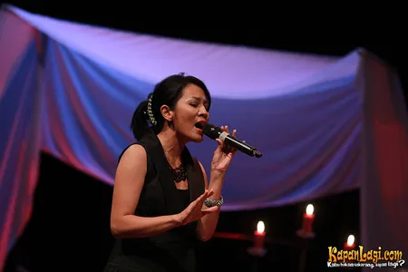 Foto Dewi Lestari