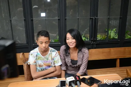 Foto Dewi Lestari