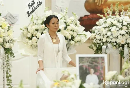 Foto Dewi Lestari