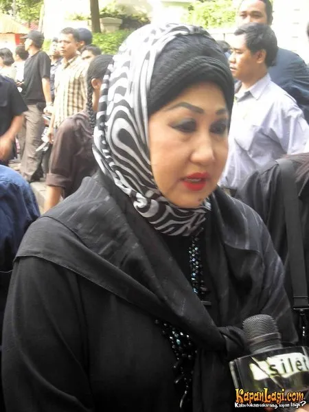 Foto Dewi Motik