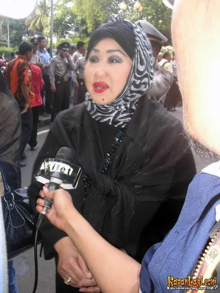 Foto Dewi Motik