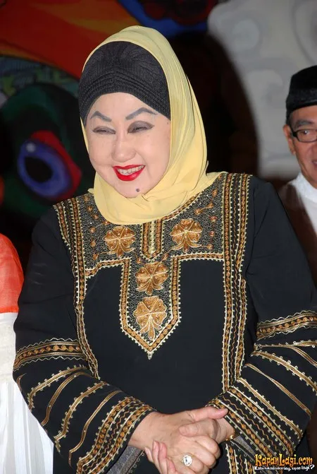 Foto Dewi Motik