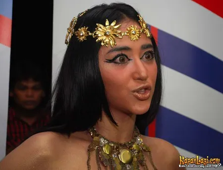 Foto Dewi Perssik. Nomor Foto: 1003