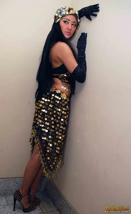 Foto Dewi Perssik. Nomor Foto: 882
