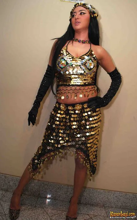Foto Dewi Perssik. Nomor Foto: 883