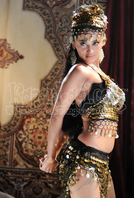 Foto Dewi Perssik. Nomor Foto: 900