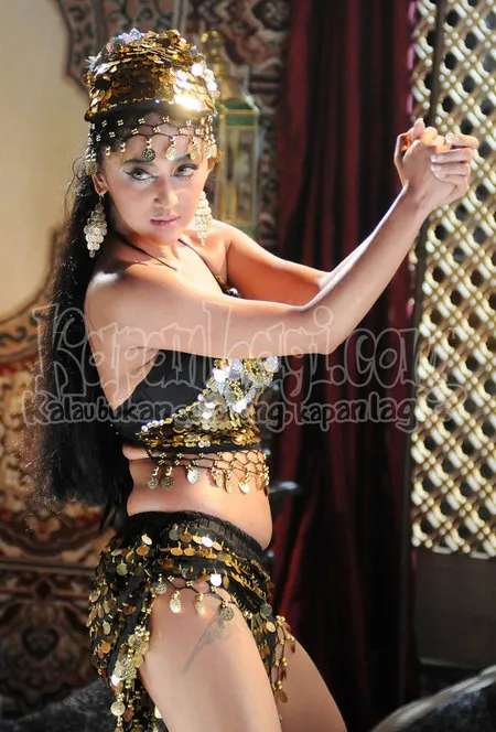 Foto Dewi Perssik. Nomor Foto: 901