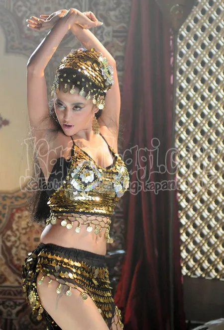 Foto Dewi Perssik. Nomor Foto: 902