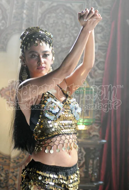 Foto Dewi Perssik. Nomor Foto: 912