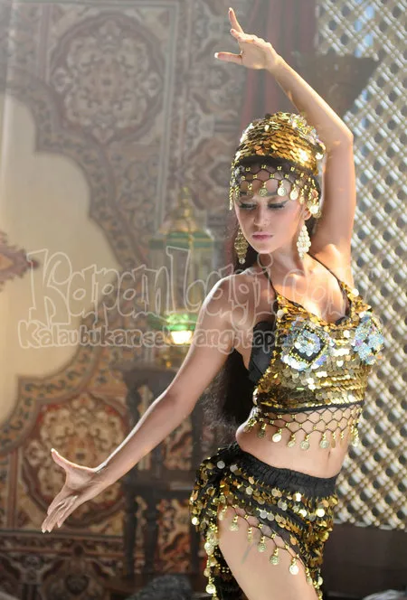 Foto Dewi Perssik. Nomor Foto: 914