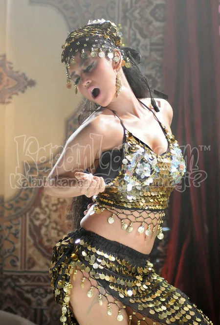 Foto Dewi Perssik. Nomor Foto: 921