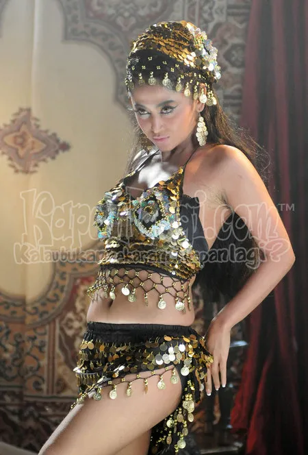 Foto Dewi Perssik. Nomor Foto: 933