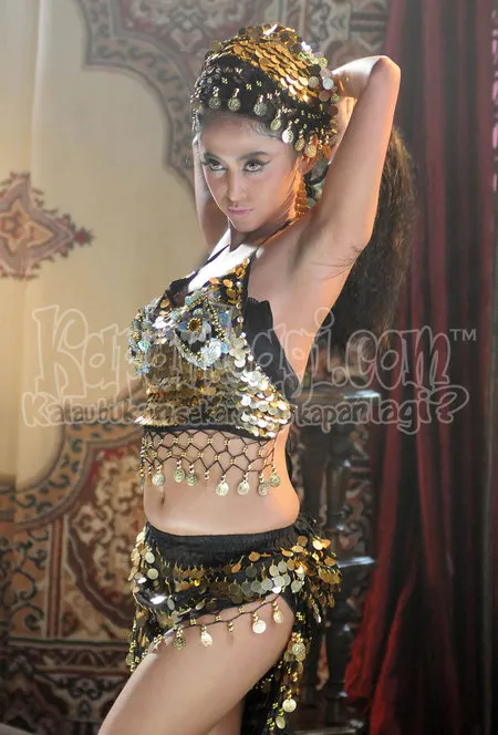 Foto Dewi Perssik. Nomor Foto: 938