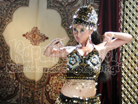 Foto Dewi Perssik. Nomor Foto: 968