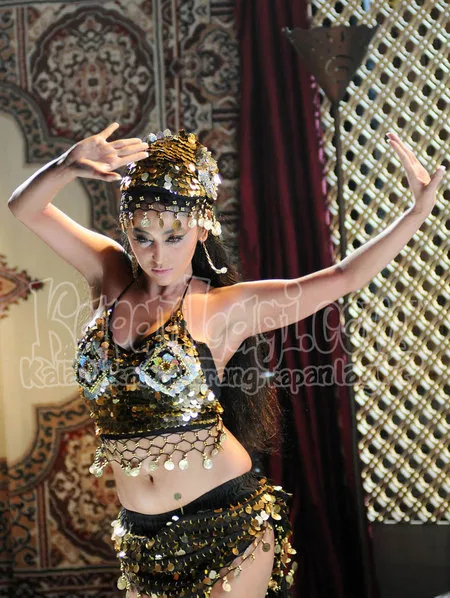 Foto Dewi Perssik. Nomor Foto: 969