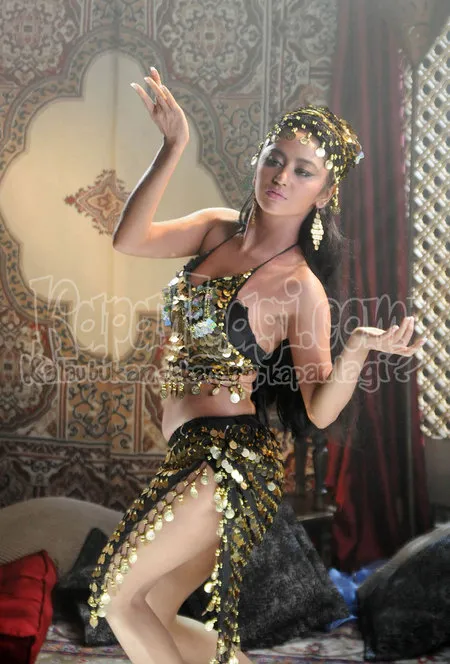 Foto Dewi Perssik. Nomor Foto: 985