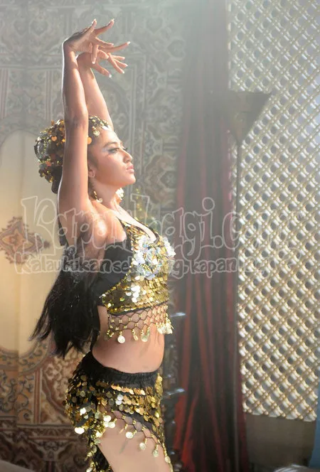 Foto Dewi Perssik. Nomor Foto: 987