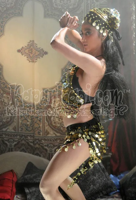 Foto Dewi Perssik. Nomor Foto: 994