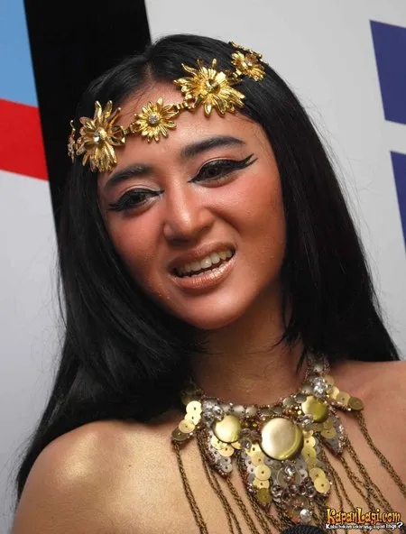 Foto Dewi Perssik