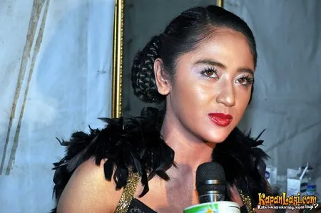 Foto Dewi Perssik