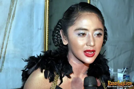 Foto Dewi Perssik