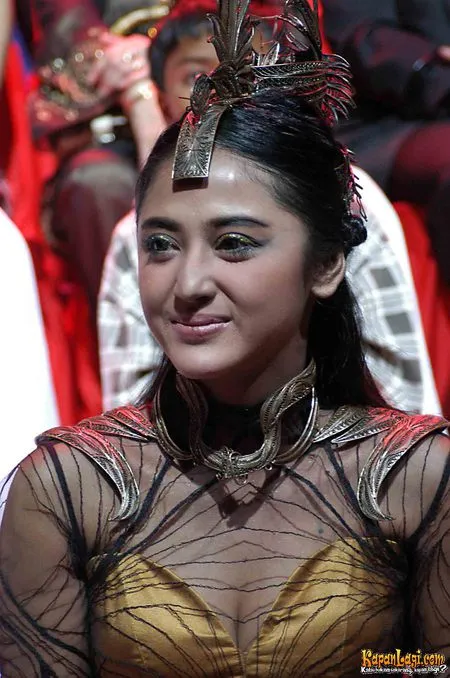 Foto Dewi Perssik