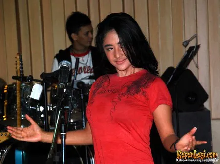 Foto Dewi Perssik