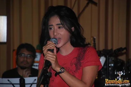 Foto Dewi Perssik
