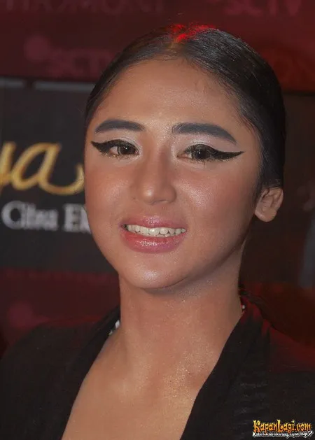 Foto Dewi Perssik