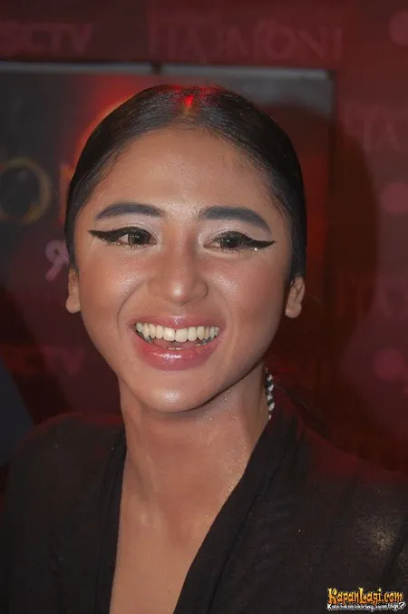 Foto Dewi Perssik